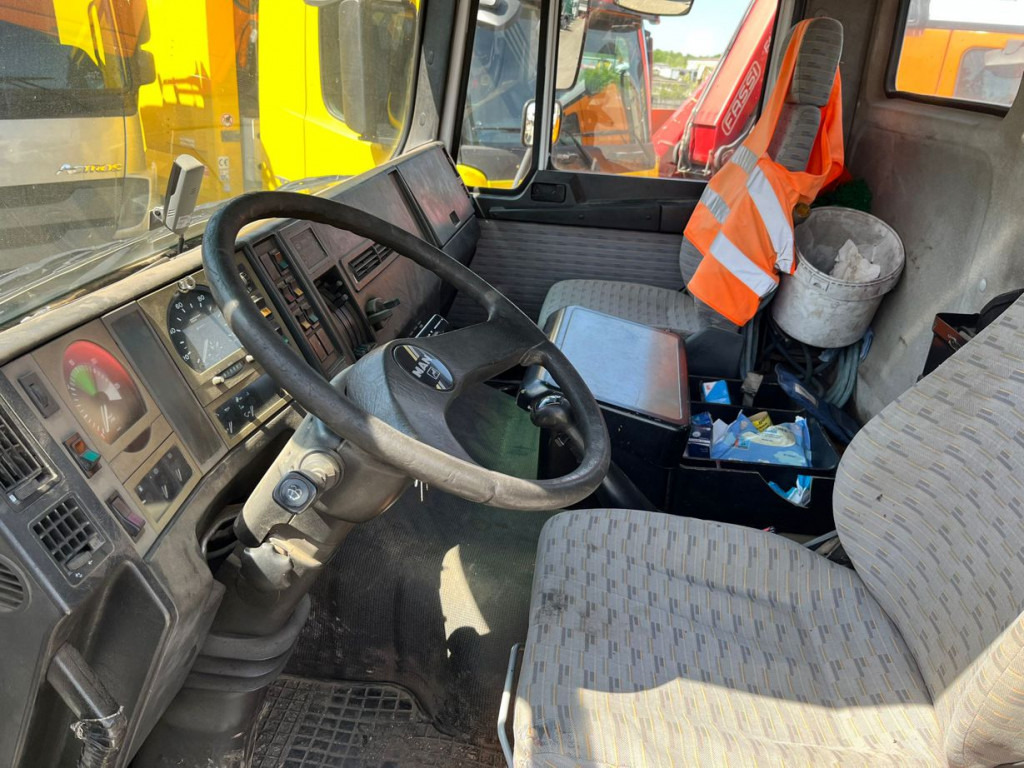 MAN MAN F2000 Abrollkipper mit Kran 27.342 6x4 - Camion ampliroll, Camion grue: photos 5 MAN MAN F2000 Abrollkipper mit Kran 27.342 6x4 - Camion ampliroll, Camion grue: photos 5