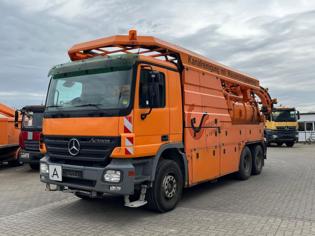 MERCEDES-BENZ Actros 2644 L 6x4 Saug + Spülwagen Kombi Saug+Spül super Zustand - Camion hydrocureur: photos 1 MERCEDES-BENZ Actros 2644 L 6x4 Saug + Spülwagen Kombi Saug+Spül super Zustand - Camion hydrocureur: photos 1
