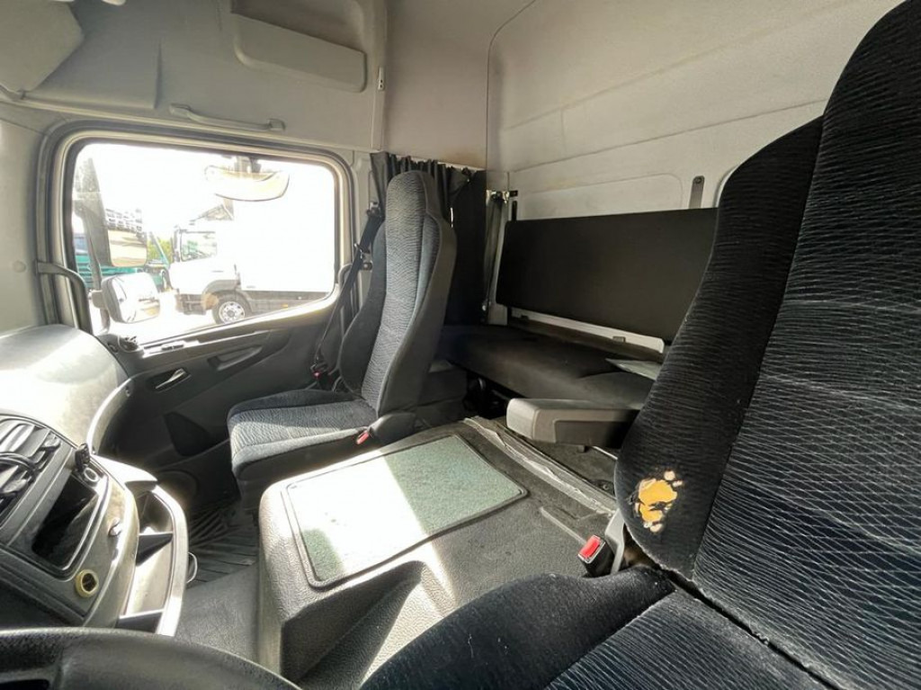 MERCEDES-BENZ Atego 818 L Möbelkoffer LBW Möbelkoffer gr.Fhs+Sitzreihe - Fourgon grand volume: photos 2 MERCEDES-BENZ Atego 818 L Möbelkoffer LBW Möbelkoffer gr.Fhs+Sitzreihe - Fourgon grand volume: photos 2