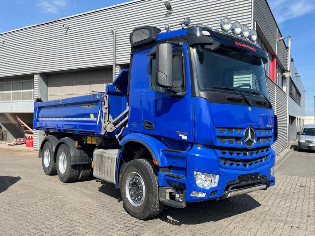 Mercedes-Benz Arocs 2642 6x4 3-Achs Kipper Bordmatik nur 163TK - Camion benne: photos 2 Mercedes-Benz Arocs 2642 6x4 3-Achs Kipper Bordmatik nur 163TK - Camion benne: photos 2