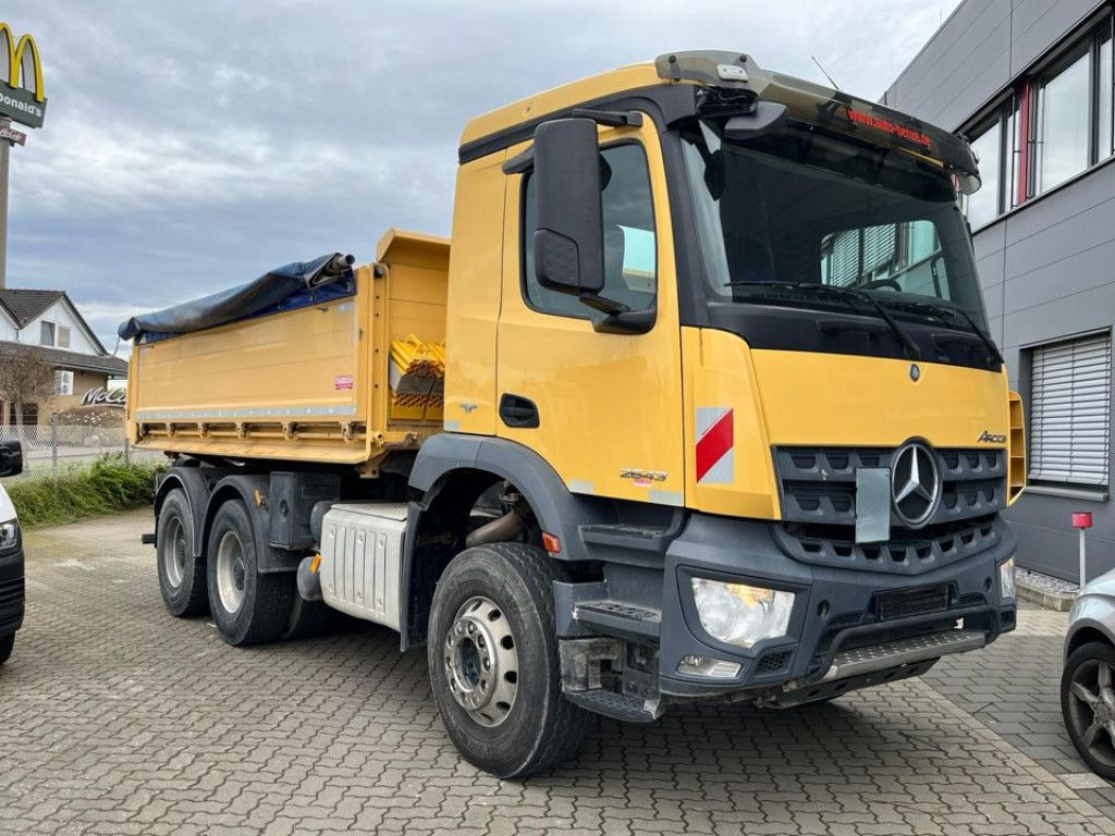 Mercedes-Benz Arocs 2643 K 6x4 3-Achs Kipper Blatt/Blatt, AP A - Camion benne: photos 2 Mercedes-Benz Arocs 2643 K 6x4 3-Achs Kipper Blatt/Blatt, AP A - Camion benne: photos 2