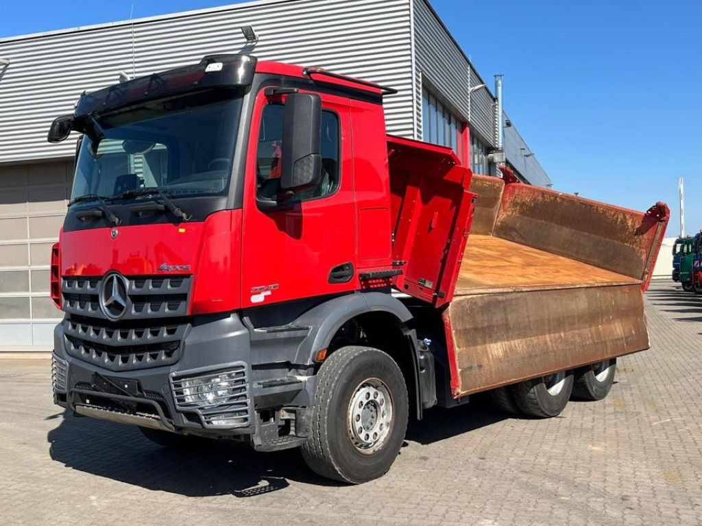 Mercedes-Benz Arocs 2648 6x4 3-Achs Kipper Bordmatik - Camion benne: photos 1 Mercedes-Benz Arocs 2648 6x4 3-Achs Kipper Bordmatik - Camion benne: photos 1