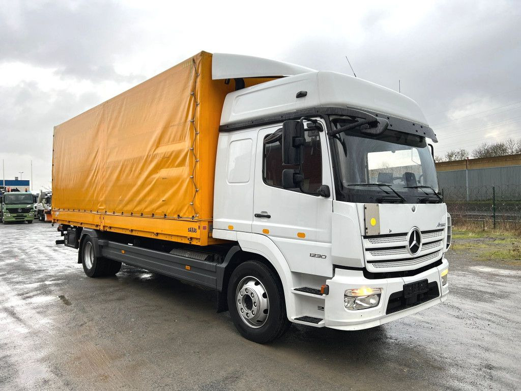 Mercedes-Benz Atego 1230 L Pritsche LBW Lg.Fhs/Hochd. 7,2m+LBW - Camion plateau: photos 2 Mercedes-Benz Atego 1230 L Pritsche LBW Lg.Fhs/Hochd. 7,2m+LBW - Camion plateau: photos 2
