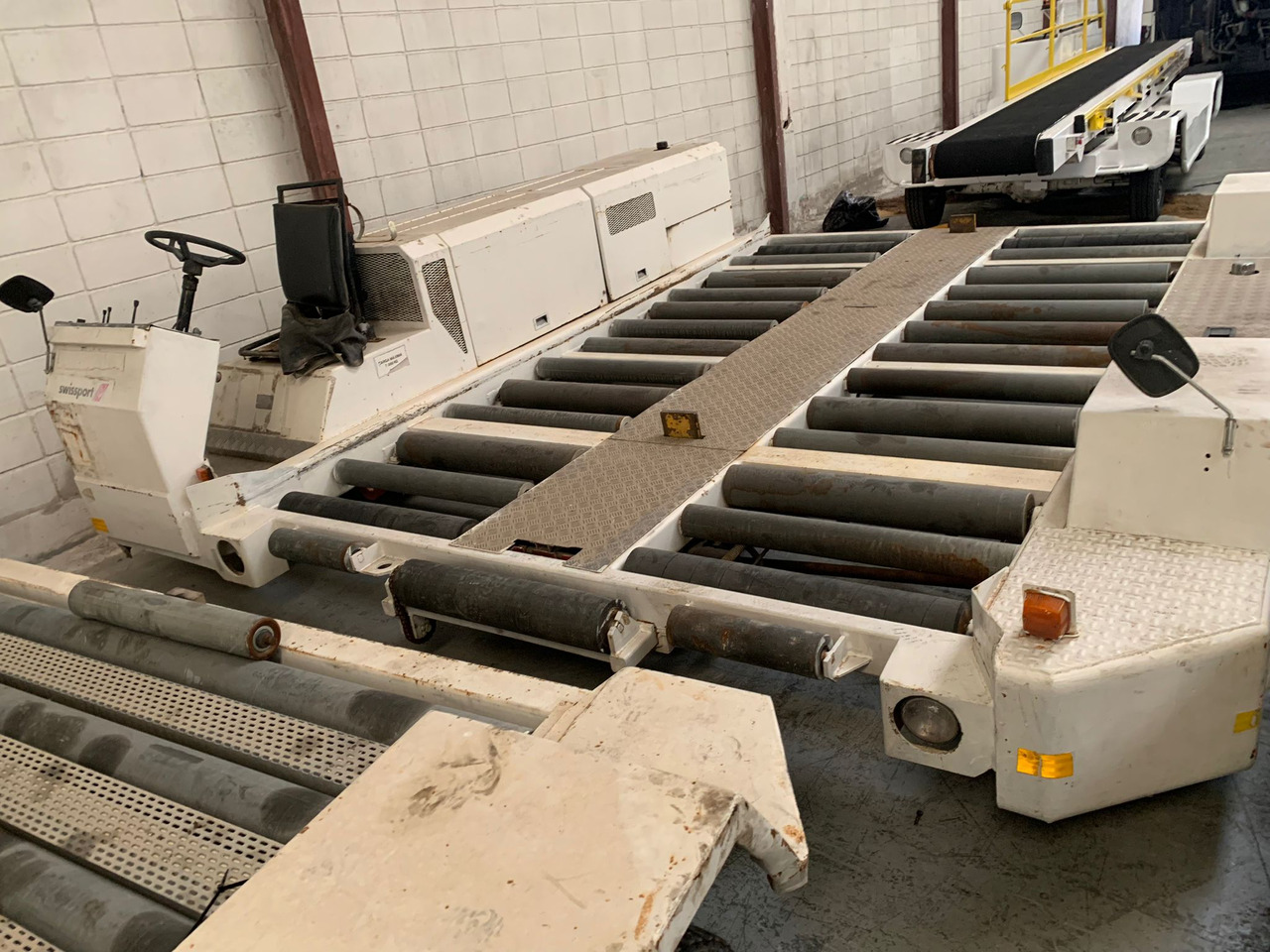 Pallet Transporter CPT-4 - Équipement aéroportuaire: photos 1 Pallet Transporter CPT-4 - Équipement aéroportuaire: photos 1