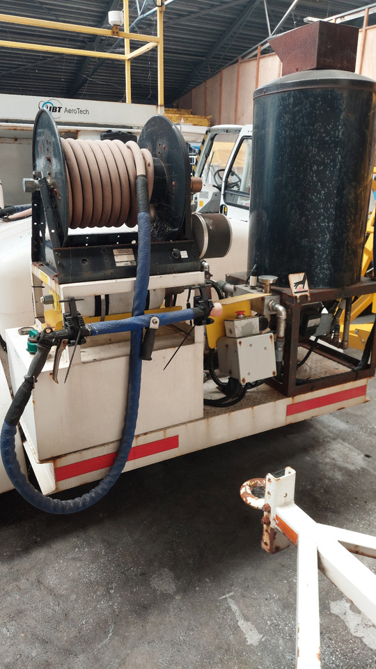 JBT GS320 Towable De-icer - Dégivreuse: photos 4 JBT GS320 Towable De-icer - Dégivreuse: photos 4