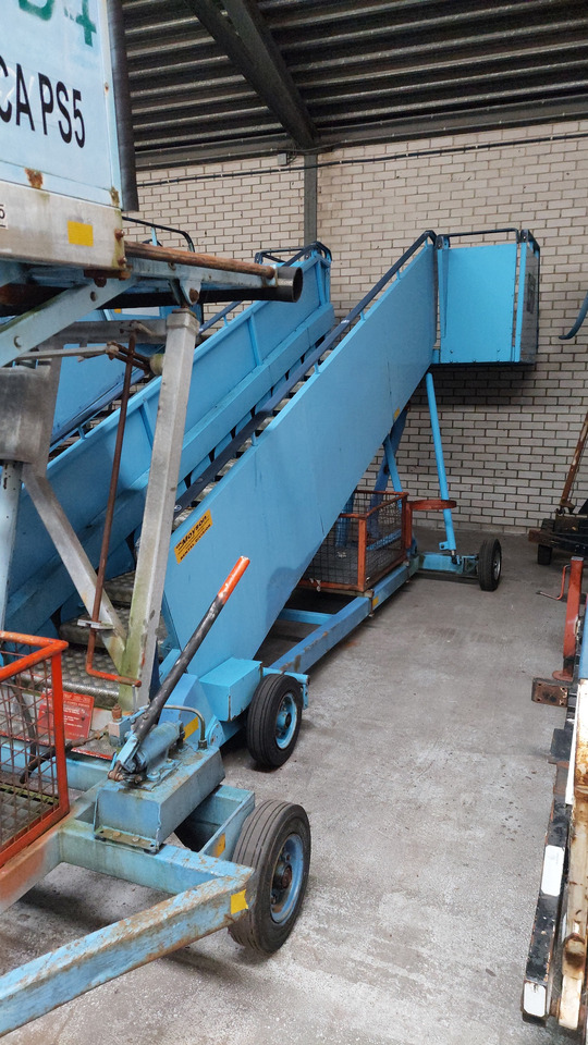 Passenger Stairs SACO 2-2.80 - Escalier d'embarquement: photos 1 Passenger Stairs SACO 2-2.80 - Escalier d'embarquement: photos 1