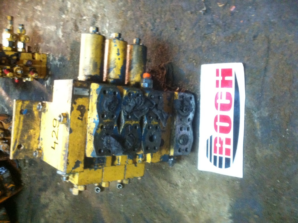 MANNESMANN REXROTH M5-1085-000 M38976 090 476588/9 M41 086 - 3 SEKCYJNY - Valve hydraulique pour Engins de chantier: photos 1 MANNESMANN REXROTH M5-1085-000 M38976 090 476588/9 M41 086 - 3 SEKCYJNY - Valve hydraulique pour Engins de chantier: photos 1