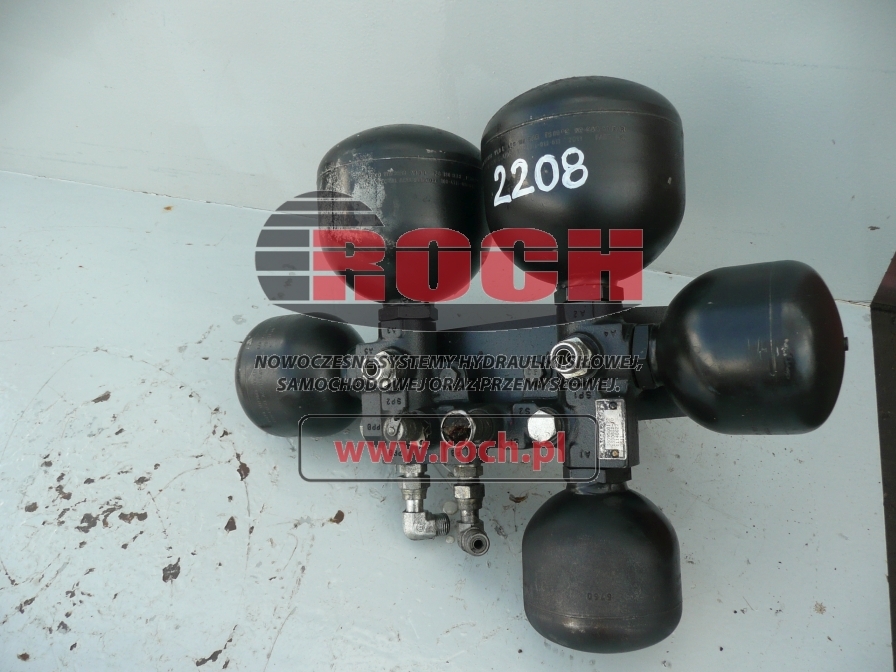 VOLVO 3509500172 1390813-10 11148622 + HYDROAKUMULATOR 1,0L + HYDROAKUMULATOR 0,5L - Valve hydraulique pour Chargeuse sur pneus: photos 1 VOLVO 3509500172 1390813-10 11148622 + HYDROAKUMULATOR 1,0L + HYDROAKUMULATOR 0,5L - Valve hydraulique pour Chargeuse sur pneus: photos 1