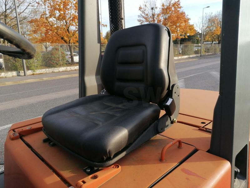 Nissan EGH02A30U - Chariot élévateur diesel: photos 5 Nissan EGH02A30U - Chariot élévateur diesel: photos 5