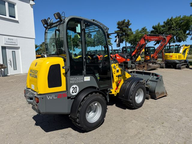 Wacker WL 25, Bj 23, 210 BH, Breitreifen Schaufel Gabel - Chargeuse sur pneus: photos 4 Wacker WL 25, Bj 23, 210 BH, Breitreifen Schaufel Gabel - Chargeuse sur pneus: photos 4