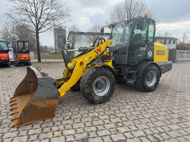 Wacker WL 70, Bj 21, 1625 BH, 122 PS, Schaufel Gabel Wacker WL 70, Bj 21, 1625 BH, 122 PS, Schaufel Gabel - Chargeuse sur pneus: photos 1 Wacker WL 70, Bj 21, 1625 BH, 122 PS, Schaufel Gabel Wacker WL 70, Bj 21, 1625 BH, 122 PS, Schaufel Gabel - Chargeuse sur pneus: photos 1