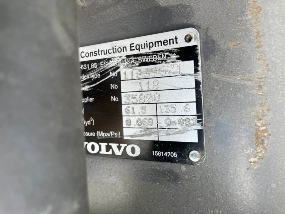 Volvo Tieflöffel mit Zähnen - Festanbau - Tractopelle: photos 3 Volvo Tieflöffel mit Zähnen - Festanbau - Tractopelle: photos 3