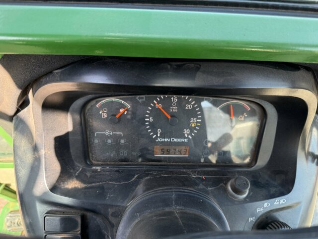 John Deere 3520 Kommunaltrak. Frontkraftheber Kuppeldreieck - Tracteur communal: photos 3 John Deere 3520 Kommunaltrak. Frontkraftheber Kuppeldreieck - Tracteur communal: photos 3