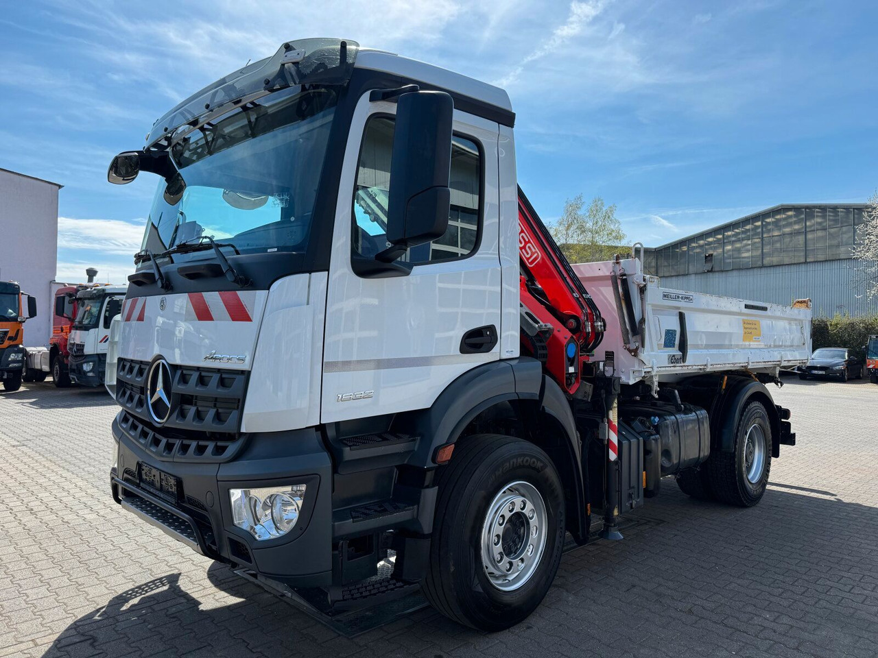 Mercedes-Benz AROCS 1832 4x2 Euro 6 Kipper Kran FASSI F120FB - Camion grue: photos 2 Mercedes-Benz AROCS 1832 4x2 Euro 6 Kipper Kran FASSI F120FB - Camion grue: photos 2