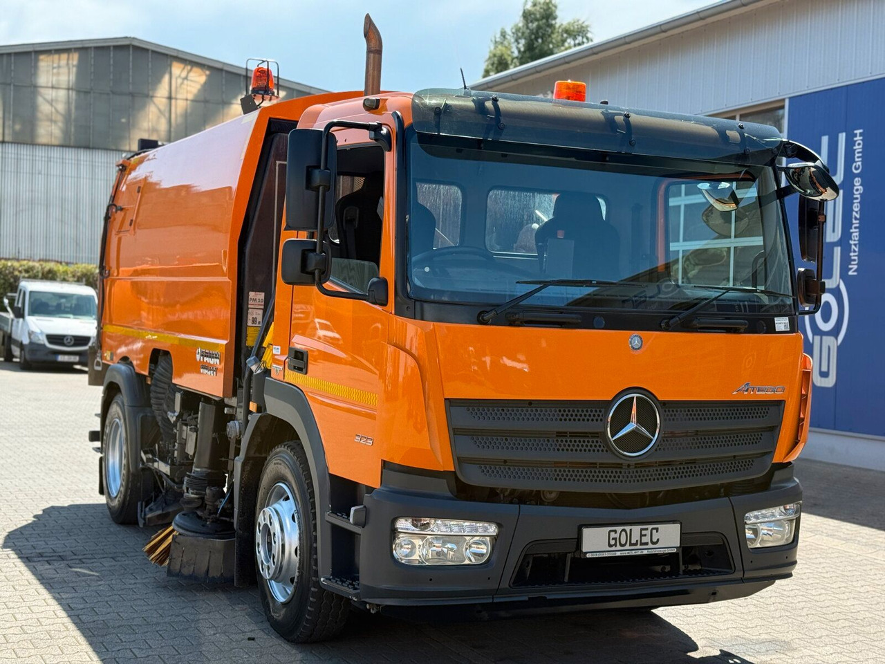 Mercedes-Benz ATEGO 1323 4x2 Kehrmaschine FAUN Viajet 6R/H - Balayeuse de voirie: photos 1 Mercedes-Benz ATEGO 1323 4x2 Kehrmaschine FAUN Viajet 6R/H - Balayeuse de voirie: photos 1