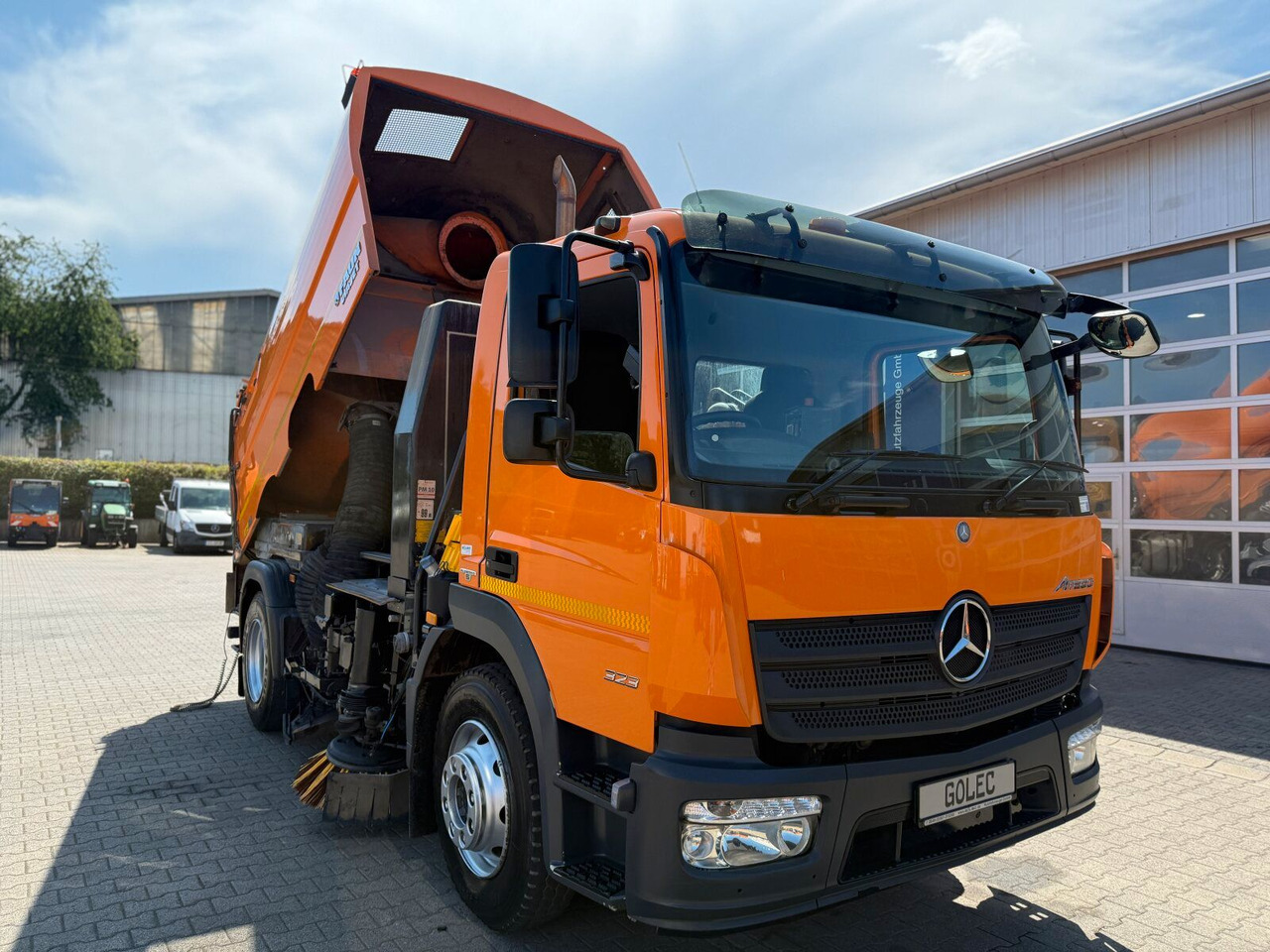 Mercedes-Benz ATEGO 1323 4x2 Kehrmaschine FAUN Viajet 6R/H - Balayeuse de voirie: photos 2 Mercedes-Benz ATEGO 1323 4x2 Kehrmaschine FAUN Viajet 6R/H - Balayeuse de voirie: photos 2