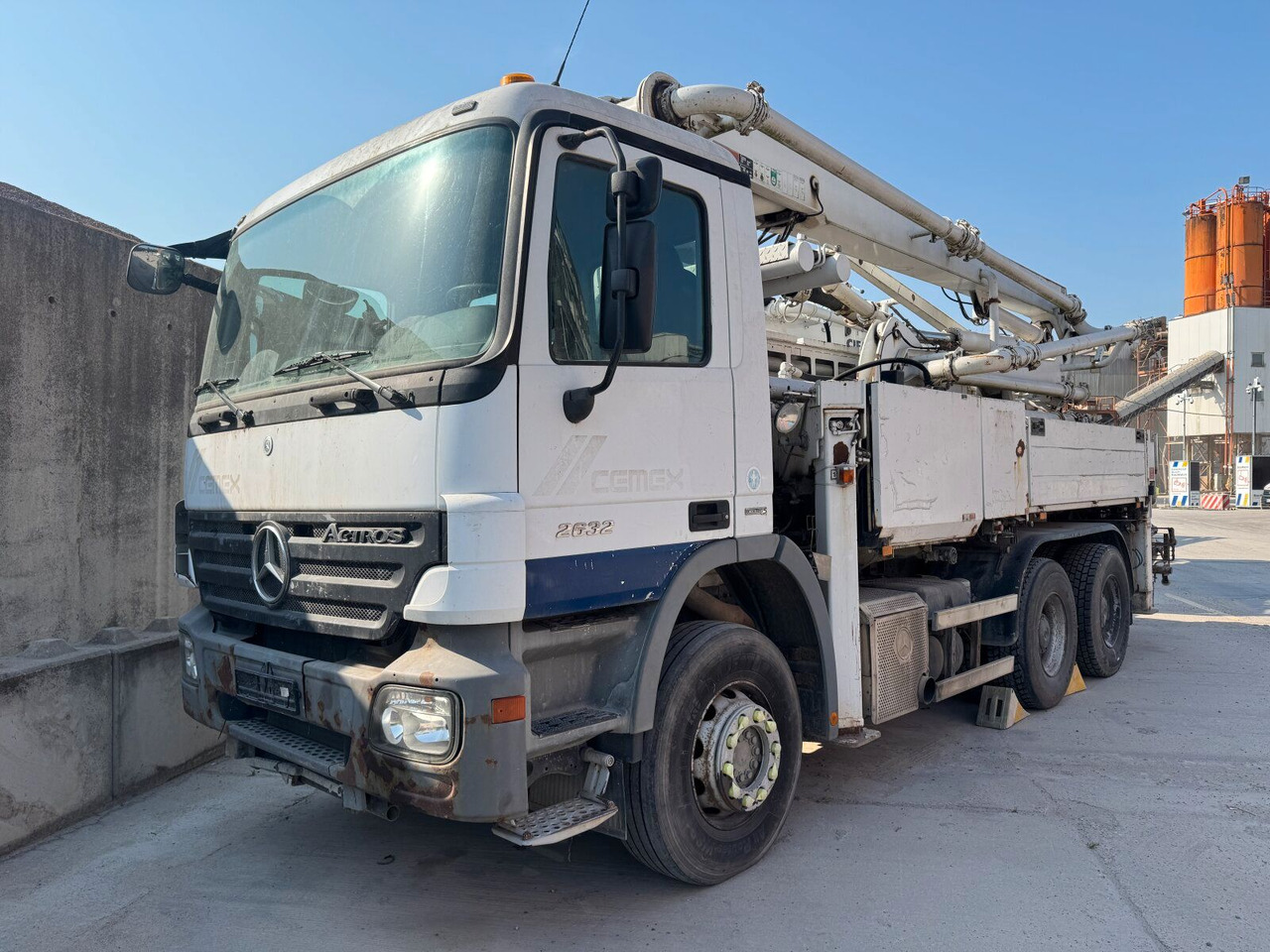 Mercedes-Benz Actros 2632 6x4 Betonpumpe Schwing S24X - Camion pompe: photos 1 Mercedes-Benz Actros 2632 6x4 Betonpumpe Schwing S24X - Camion pompe: photos 1