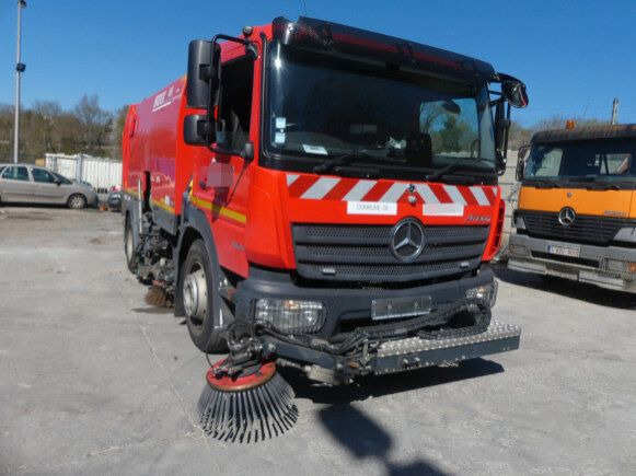 Mercedes-Benz Atego 1324 4x2 Kehrmaschine BROCK HD Anlage - Balayeuse de voirie: photos 1 Mercedes-Benz Atego 1324 4x2 Kehrmaschine BROCK HD Anlage - Balayeuse de voirie: photos 1