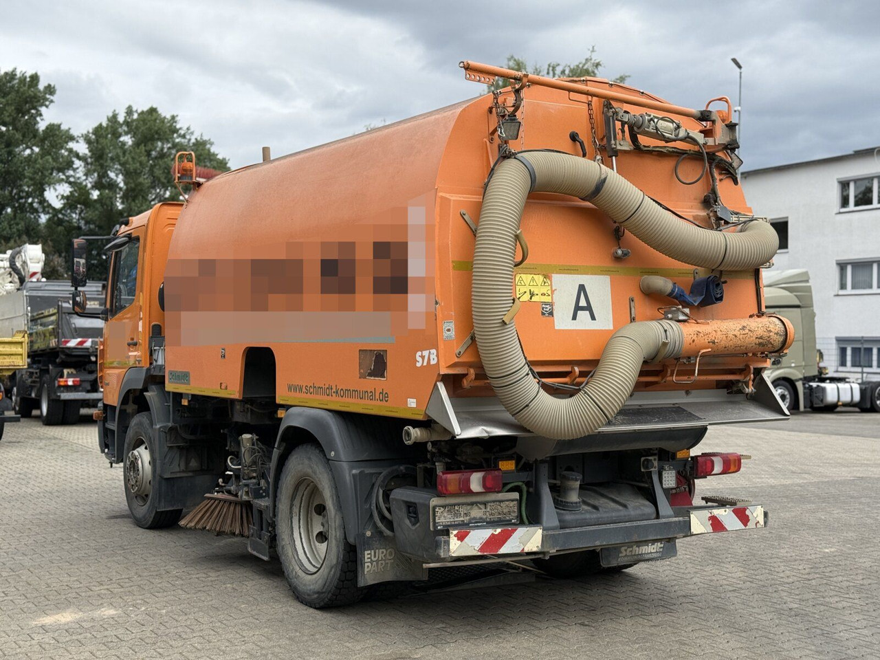 Mercedes-Benz Atego 1324 4x2 Kehrmaschine Schmidt SKF S7B 7 m³ - Balayeuse de voirie: photos 5 Mercedes-Benz Atego 1324 4x2 Kehrmaschine Schmidt SKF S7B 7 m³ - Balayeuse de voirie: photos 5