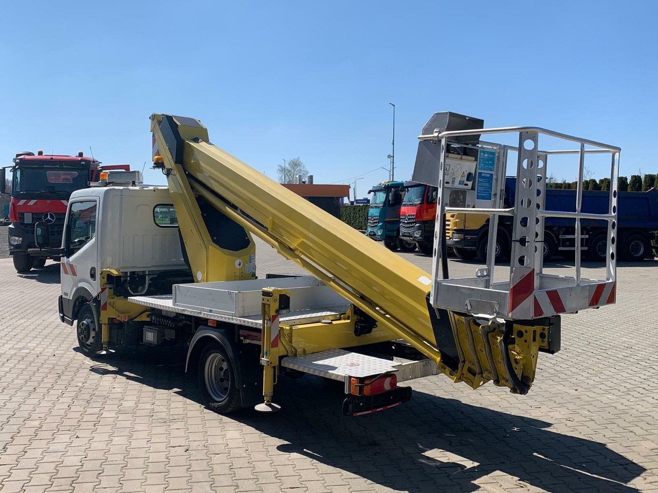 Nissan Cabstar 4x2 Ruthmann Steiger TB 270 - Camion avec nacelle: photos 4 Nissan Cabstar 4x2 Ruthmann Steiger TB 270 - Camion avec nacelle: photos 4