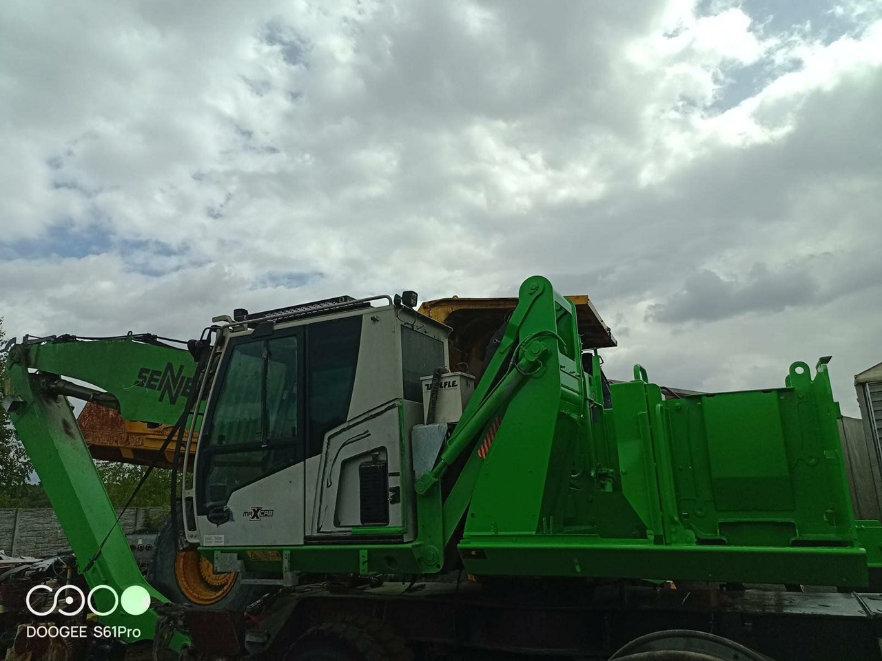 Sennebogen 818-E Umschlagbagger - 83 Ton - mit Greifer - Pelle sur pneus: photos 2 Sennebogen 818-E Umschlagbagger - 83 Ton - mit Greifer - Pelle sur pneus: photos 2