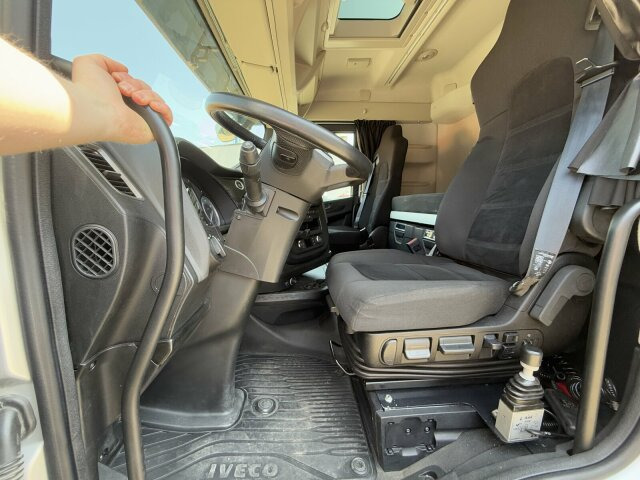 Iveco S-WAY 4x4H Zugmaschine Euro 6 *Kippauflieger - Tracteur routier: photos 4 Iveco S-WAY 4x4H Zugmaschine Euro 6 *Kippauflieger - Tracteur routier: photos 4