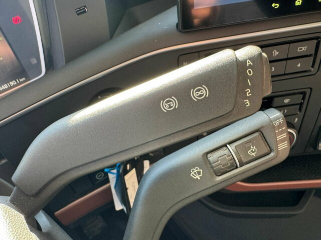 Volvo FH16 750 8X4 Holztransport Alukar TOP! - Camion grumier: photos 3 Volvo FH16 750 8X4 Holztransport Alukar TOP! - Camion grumier: photos 3