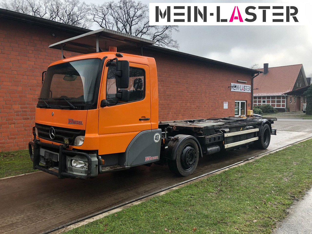 Mercedes-Benz Kamag Wiesel Umsetzter Sattelplatte - Camion porte-conteneur/ Caisse mobile: photos 2 Mercedes-Benz Kamag Wiesel Umsetzter Sattelplatte - Camion porte-conteneur/ Caisse mobile: photos 2