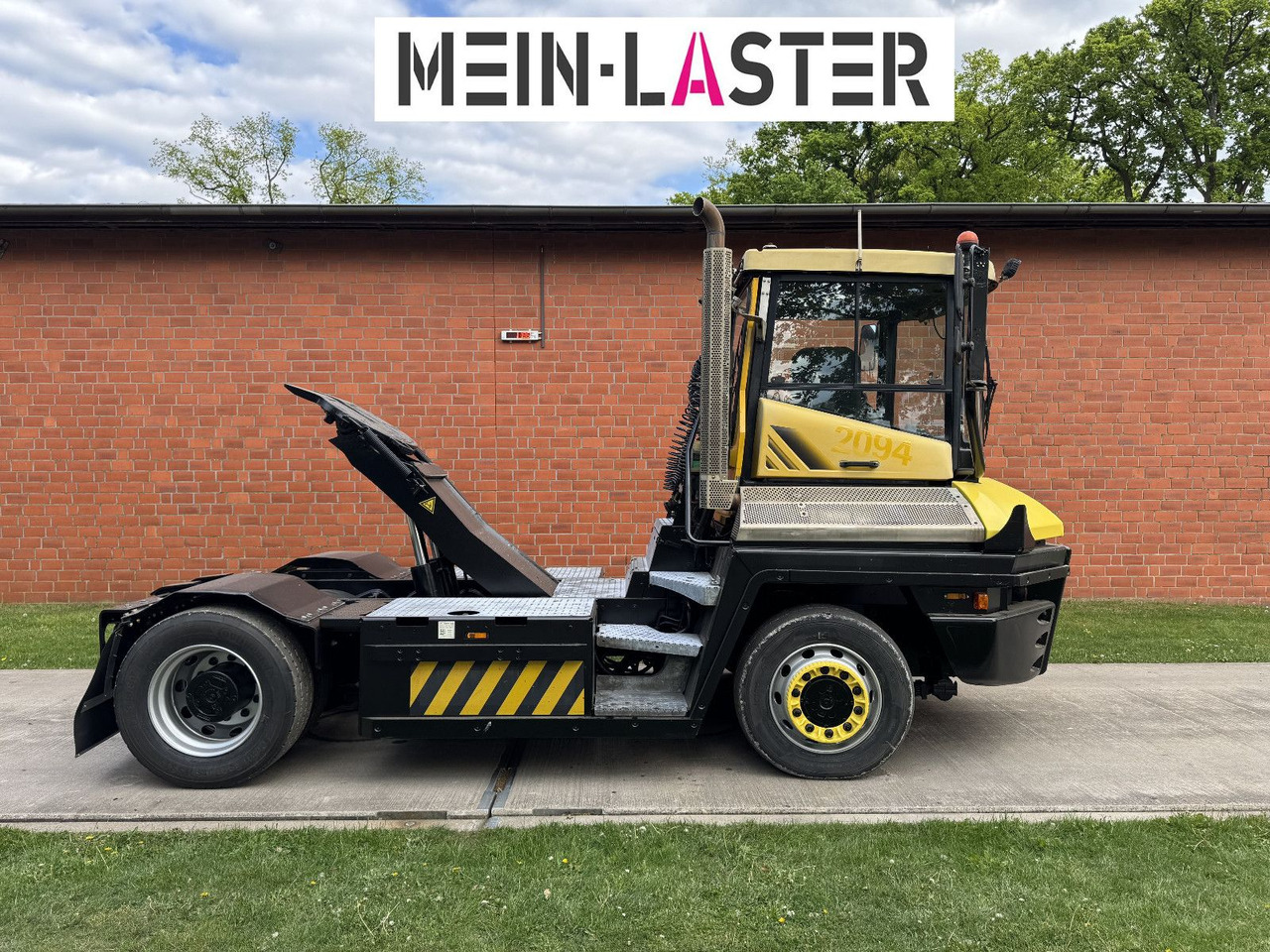 Terberg RORO 4x4 RT 223 Terminal 140.000 kg - Tracteur routier: photos 2 Terberg RORO 4x4 RT 223 Terminal 140.000 kg - Tracteur routier: photos 2