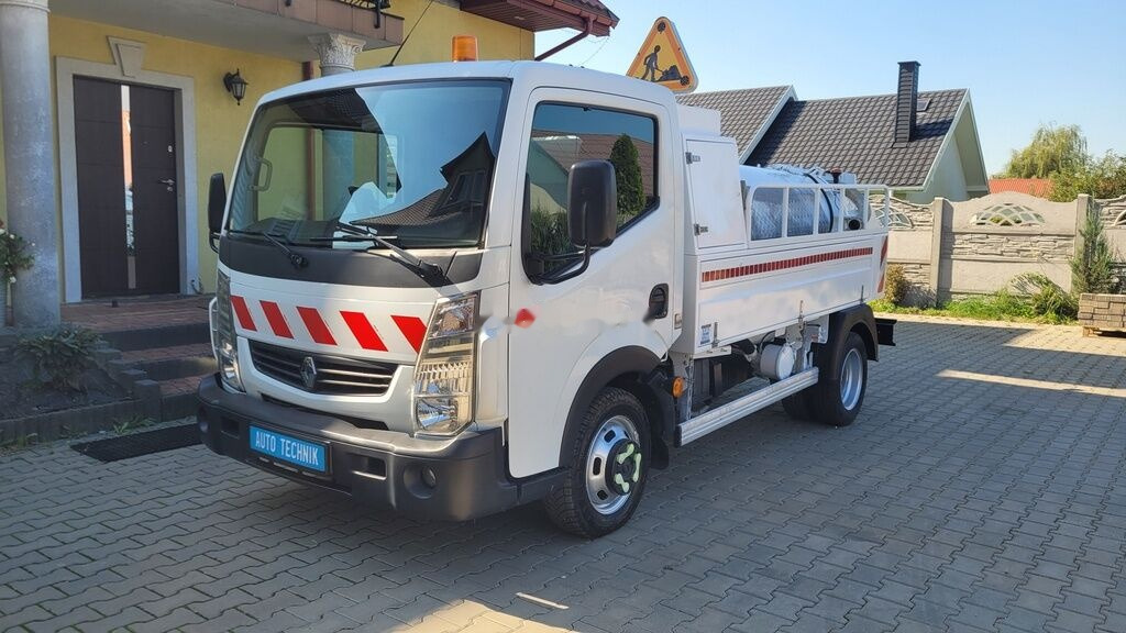 Renault Maxity 140dxi HUVER COMBI - Camion hydrocureur: photos 2 Renault Maxity 140dxi HUVER COMBI - Camion hydrocureur: photos 2