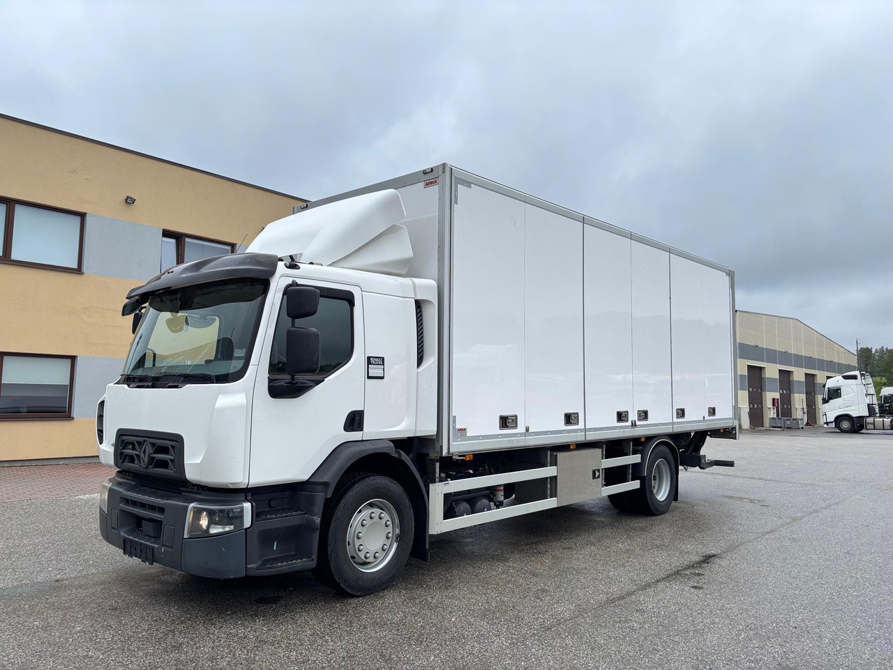 RENAULT D WIDE 320 - Camion fourgon: photos 3 RENAULT D WIDE 320 - Camion fourgon: photos 3