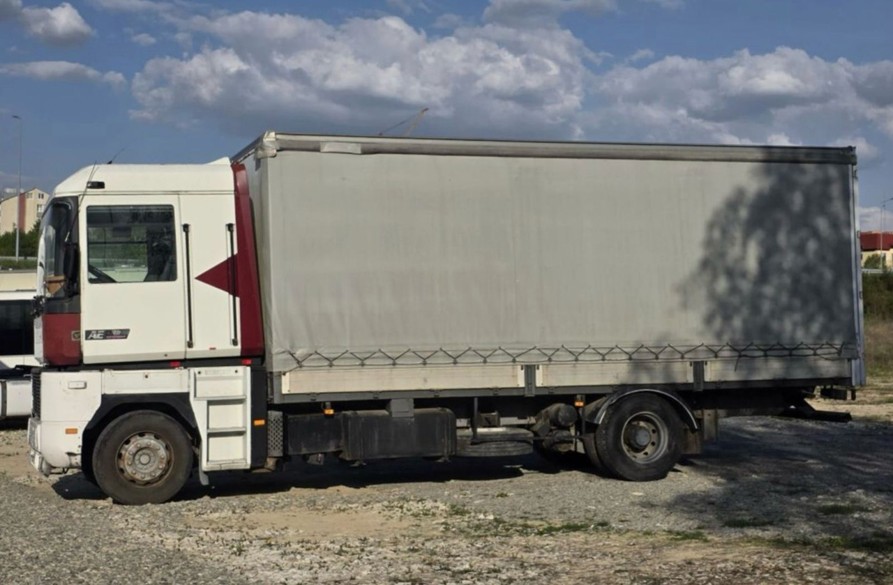 RENAULT Magnum 420 - Camion à rideaux coulissants: photos 4 RENAULT Magnum 420 - Camion à rideaux coulissants: photos 4