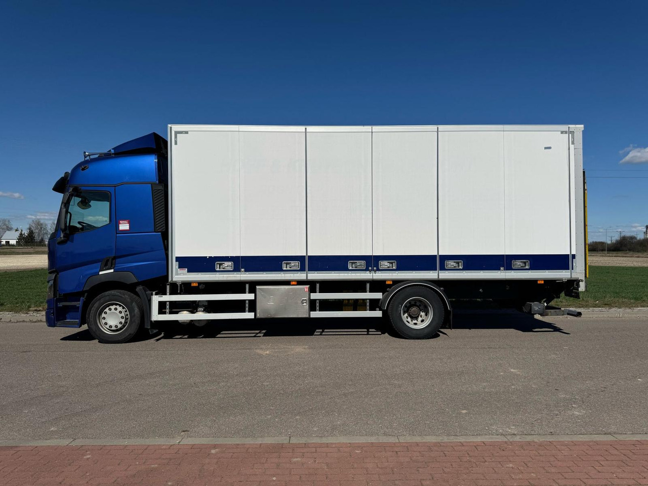 RENAULT T380 - Camion fourgon: photos 3 RENAULT T380 - Camion fourgon: photos 3