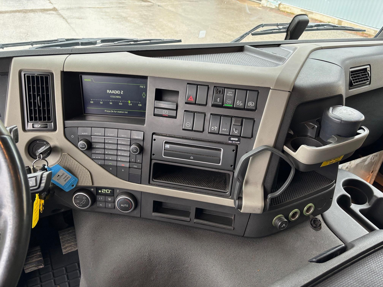 Camion frigorifique VOLVO FM330: photos 16