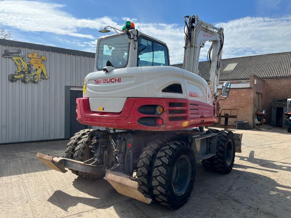 Takeuchi TB 295 W - Pelle sur pneus: photos 3 Takeuchi TB 295 W - Pelle sur pneus: photos 3