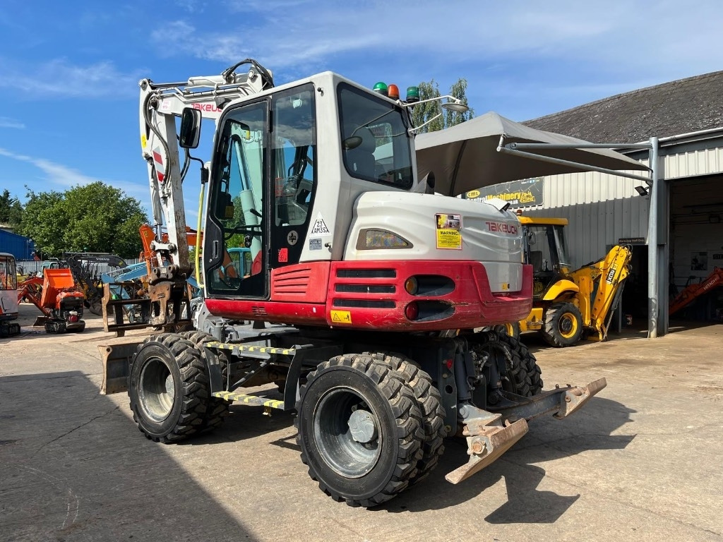 Takeuchi TB 295 W - Pelle sur pneus: photos 4 Takeuchi TB 295 W - Pelle sur pneus: photos 4