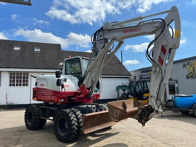 Takeuchi TB295W - Pelle sur pneus: photos 2 Takeuchi TB295W - Pelle sur pneus: photos 2