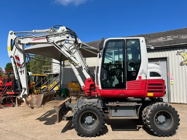 Takeuchi TB295W - Pelle sur pneus: photos 5 Takeuchi TB295W - Pelle sur pneus: photos 5