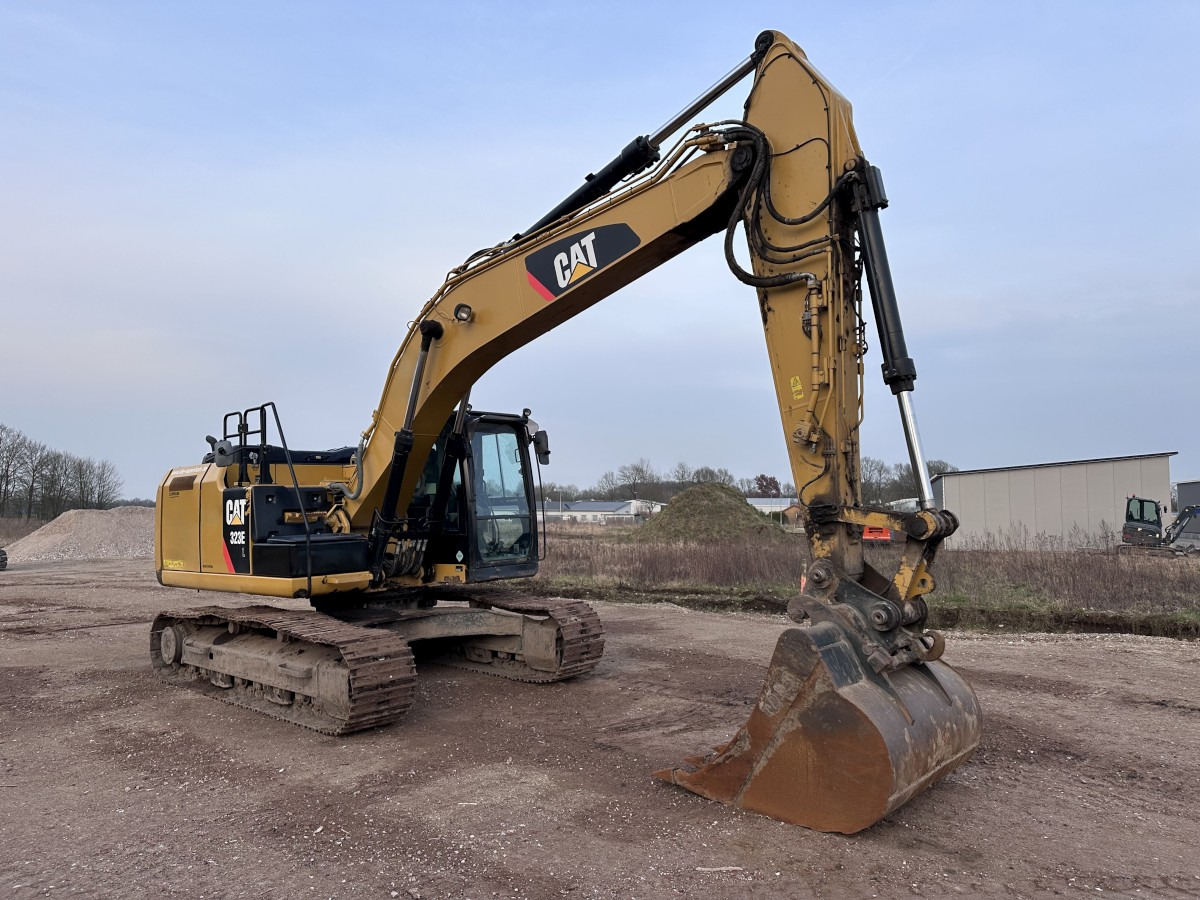 CATERPILLAR 323 EL Deutsche Maschine! Top !!! - Pelle sur chenille: photos 2 CATERPILLAR 323 EL Deutsche Maschine! Top !!! - Pelle sur chenille: photos 2