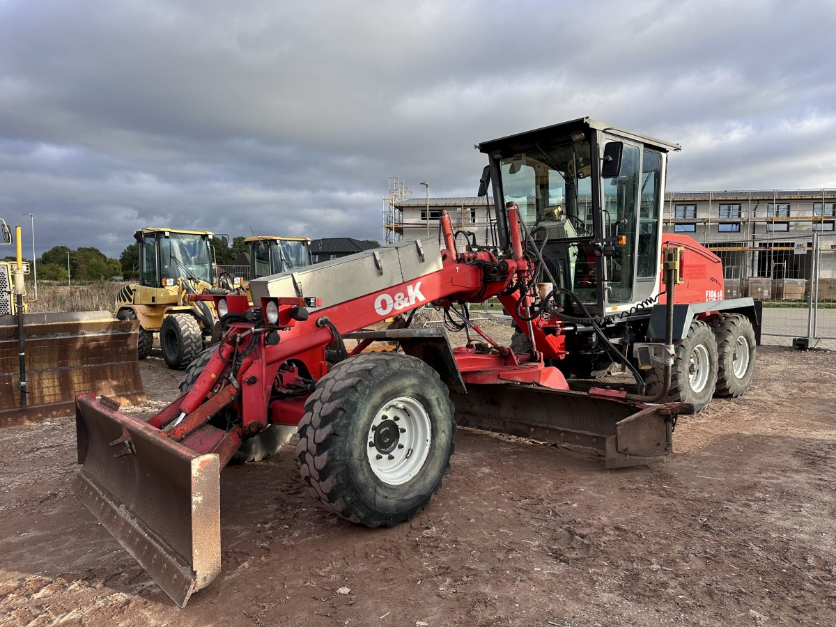 NEW HOLLAND F 106.5 - 6x6 Laser Topcon- Klima Cummins 6 Zyl. - Niveleuse: photos 3 NEW HOLLAND F 106.5 - 6x6 Laser Topcon- Klima Cummins 6 Zyl. - Niveleuse: photos 3