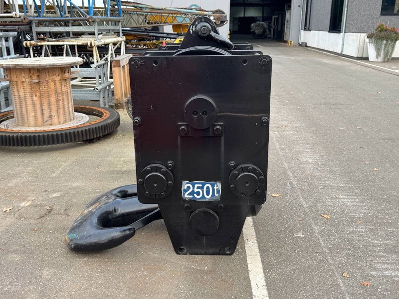 Kobelco CKE 2500 - Grue auxiliaire pour Engins de chantier: photos 4 Kobelco CKE 2500 - Grue auxiliaire pour Engins de chantier: photos 4