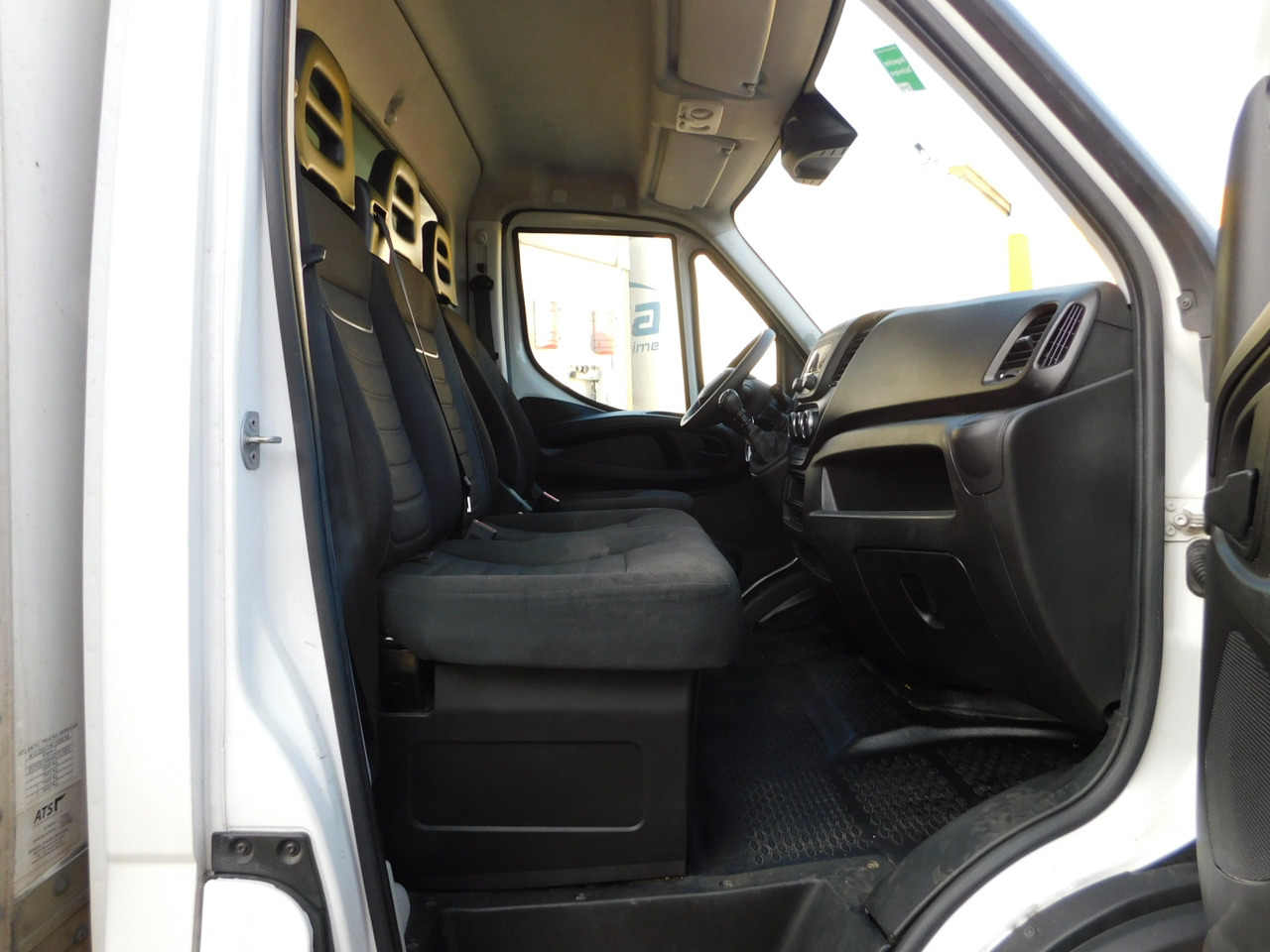 Iveco 35c16h30 - Fourgon grand volume: photos 5 Iveco 35c16h30 - Fourgon grand volume: photos 5