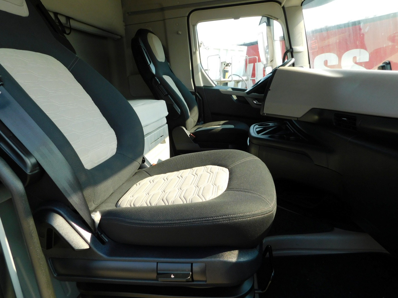 Ford F max 4x2 scab e6 12tx2620 ecotorq - Tracteur routier: photos 5 Ford F max 4x2 scab e6 12tx2620 ecotorq - Tracteur routier: photos 5