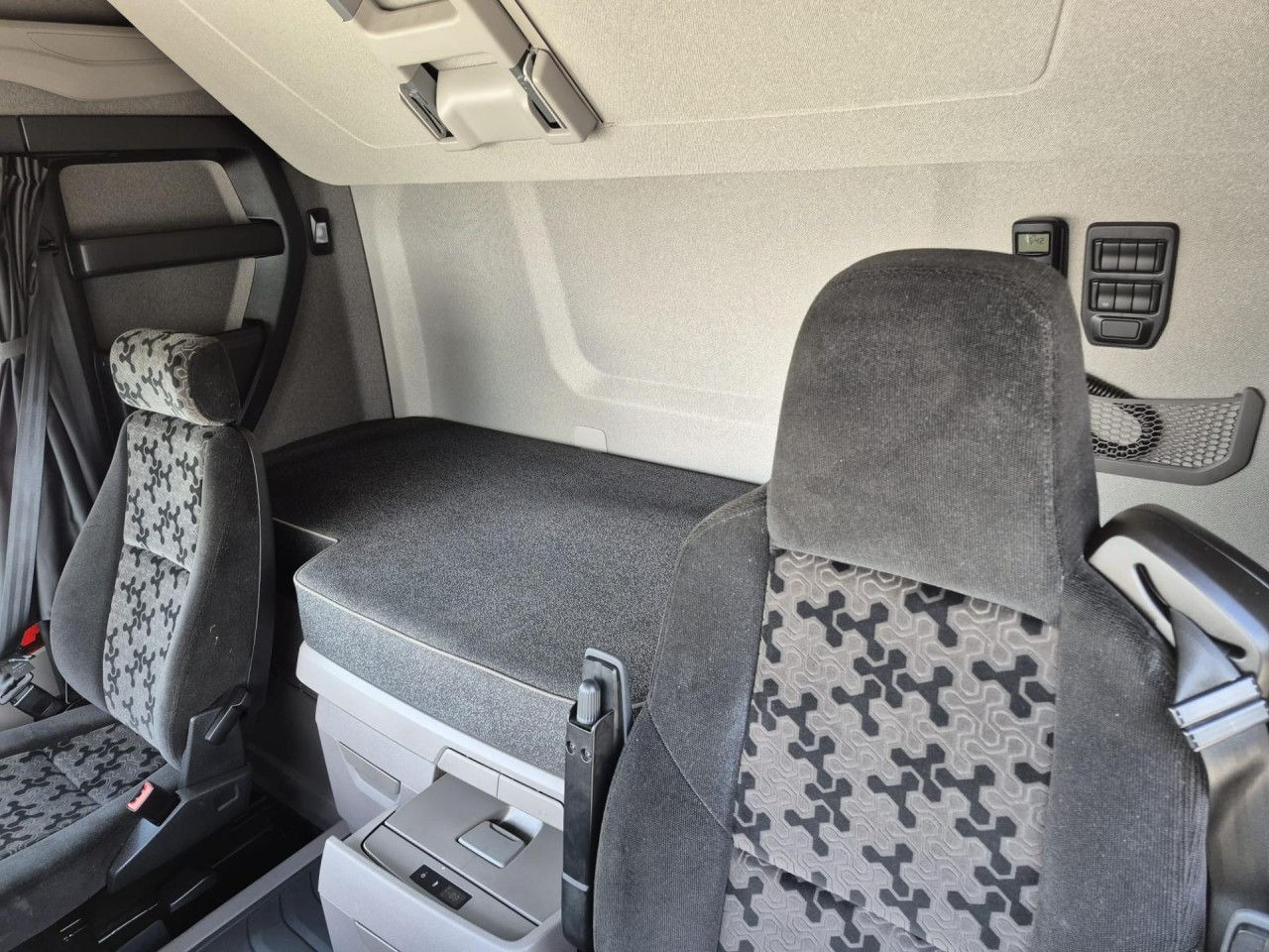 Scania R 460 - Tracteur routier: photos 4 Scania R 460 - Tracteur routier: photos 4