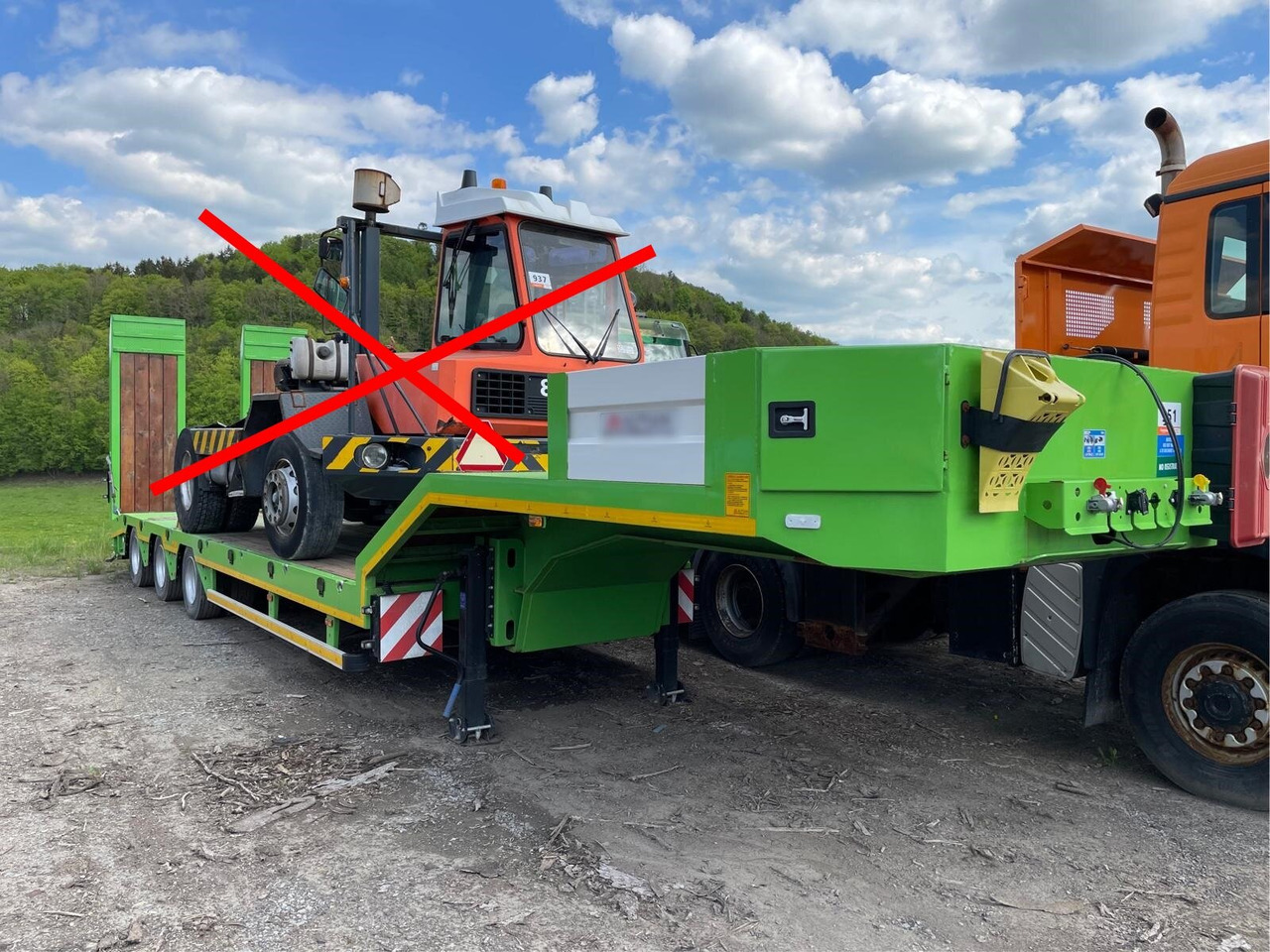 ALPSAN 56t ALPSAN 56t, hydr. Rampen, Verbr. auf 3m - Semi-remorque surbaissé: photos 1 ALPSAN 56t ALPSAN 56t, hydr. Rampen, Verbr. auf 3m - Semi-remorque surbaissé: photos 1