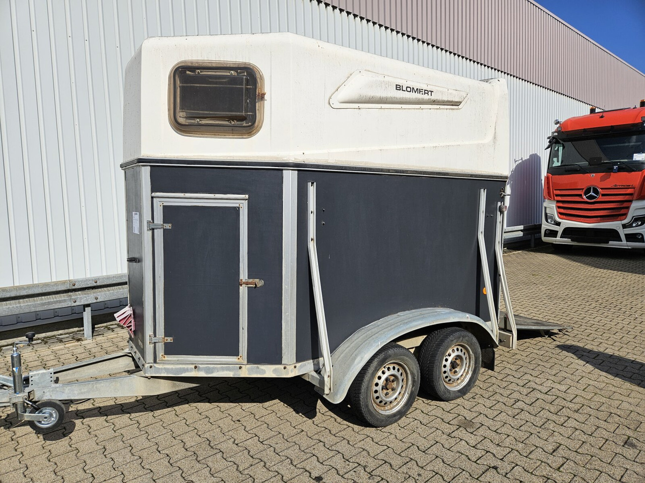 Blomert T2BPA Pferdeanhänger T2BPA Pferdeanhänger - Van chevaux: photos 1 Blomert T2BPA Pferdeanhänger T2BPA Pferdeanhänger - Van chevaux: photos 1