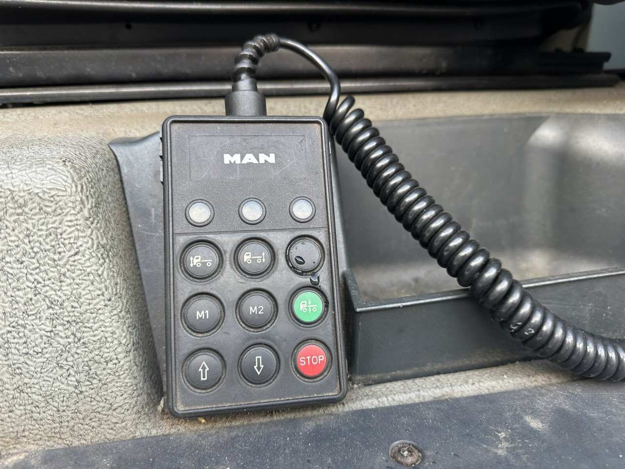 MAN TGA 18.350 4x2 LL TGA 18.350 4x2 LL, Fahrschulausstattung - Camion: photos 5 MAN TGA 18.350 4x2 LL TGA 18.350 4x2 LL, Fahrschulausstattung - Camion: photos 5