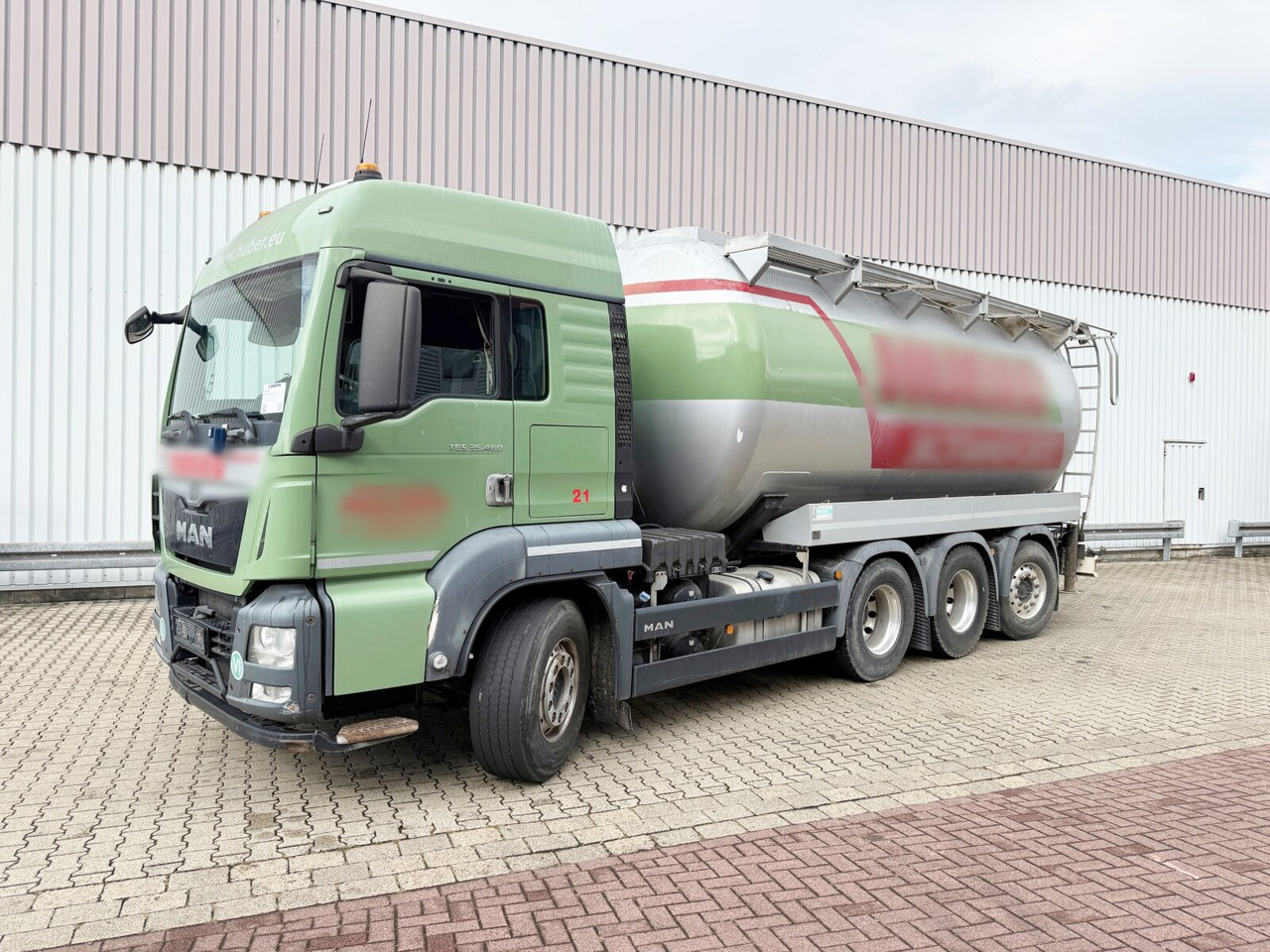 MAN TGS 35.460 8x4-4 BL TGS 35.460 8x4-4 BL, Intarder, Lenk/Lift, Kippsilo ca. 32m³, Kompressor - Camion: photos 1 MAN TGS 35.460 8x4-4 BL TGS 35.460 8x4-4 BL, Intarder, Lenk/Lift, Kippsilo ca. 32m³, Kompressor - Camion: photos 1