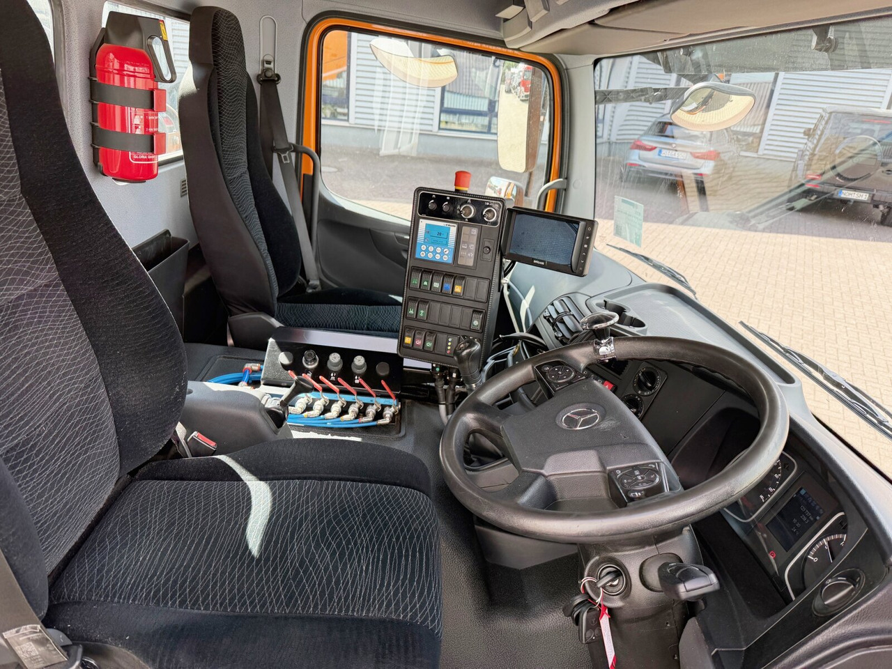 Mercedes-Benz Atego 1524 LKO 4x2 Atego 1524 LKO 4x2, Kehrmaschine FAUN Viajet 6RH - Camion: photos 4 Mercedes-Benz Atego 1524 LKO 4x2 Atego 1524 LKO 4x2, Kehrmaschine FAUN Viajet 6RH - Camion: photos 4
