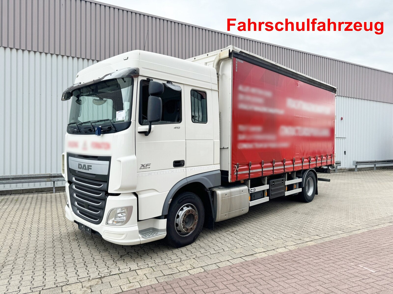 DAF XF 410 FA 4x2 XF 410 FA 4x2, Fahrschule, 2x AHK, 6 Sitze - Camion plateau: photos 1 DAF XF 410 FA 4x2 XF 410 FA 4x2, Fahrschule, 2x AHK, 6 Sitze - Camion plateau: photos 1